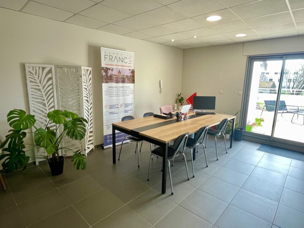 We can see the beautiful offices of HAPPY IN FRANCE in Colomiers