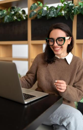 We see a woman with a computer who looks HAPPY IN FRANCE