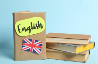 On voit un livre avec le drapeau anglais pour illustrer nos formations d'anglais